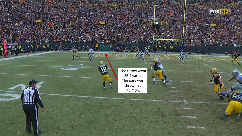 Aaron Rodgers throws TD