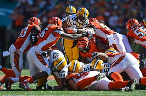 Packers Jonathan Franklin fumbles against Bengals